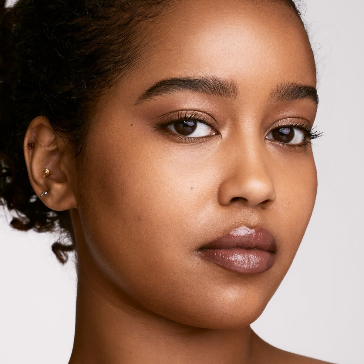 SOFT'LIT NATURALLY LUMINOUS LONGWEAR FOUNDATION (BASE DE MAQUILLAJE PARA ROSTRO)